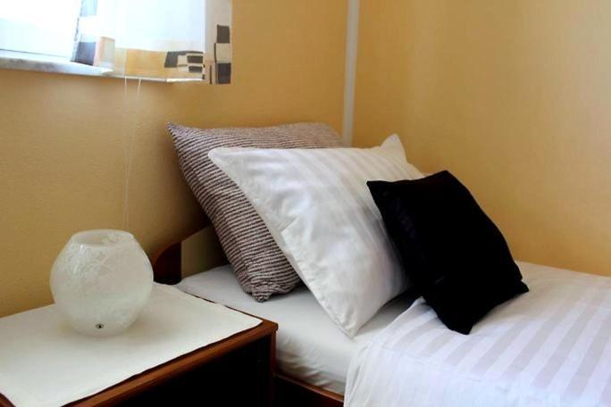Apartments Ficur With Swimming Pool & Grill, 포르토로즈 외부 사진